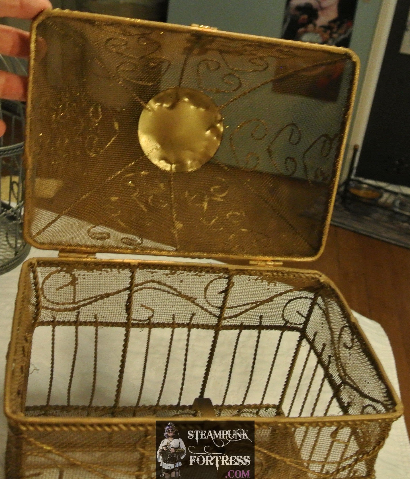 VINTAGE GOLD BRASS MESH TWISTED WIRE BIRDCAGE BIRD CAGE HEARTS DISPLAY STEAMPUNK SHABBY CHIC HANGER TOP & DOOR OPENS