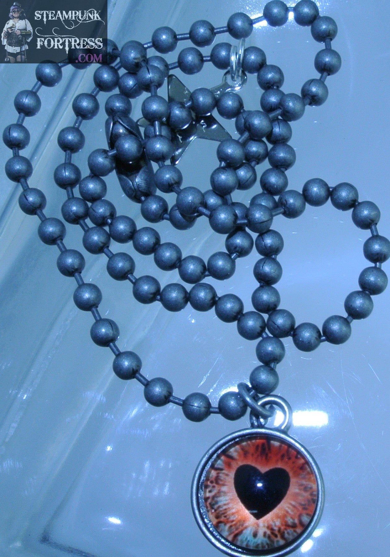 GUNMETAL NECKLACE EYE REDDISH WITH HEART PUPIL HALLOWEEN COSPLAY COSTUME STARR WILDE STEAMPUNK FORTRESS