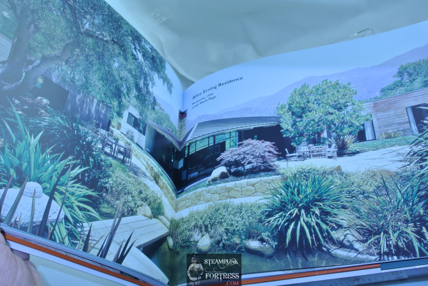 RANCH HOUSES LIVING THE CALIFORNIA DREAM MID CENTURY MODERN MID-CENTURY HOUSES HOMES DESIGN HOME HARDCOVER DUST JACKET GOOD DAVID WEINGARTEN