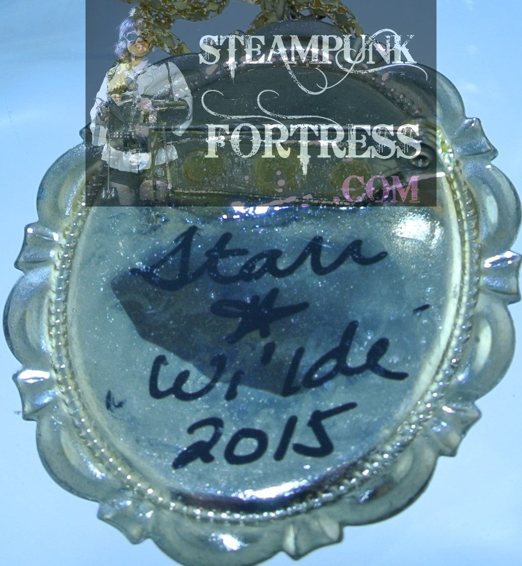 PIN BROOCH GLOW IN THE DARK GOLD CAMEO SKELETON LADY NECKLACE STARR WILDE STEAMPUNK FORTRESS HALLOWEEN COSPLAY COSTUME