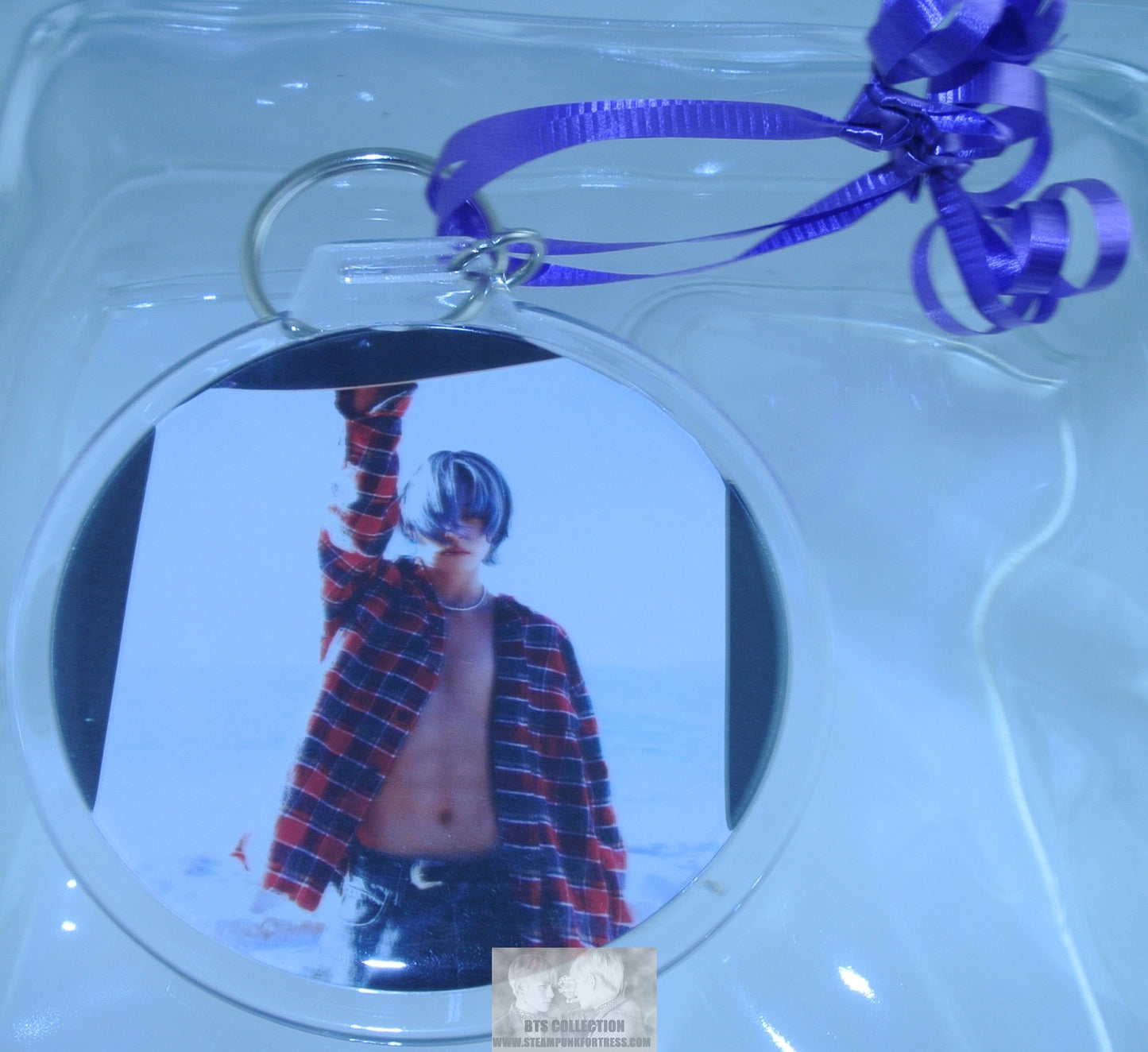 BTS CHRISTMAS ORNAMENT KEYCHAIN KEYRING V KIM TAEHYUNG BAZZAR SKATEBOARD TREE SHIRTLESS KEY CHAIN RING