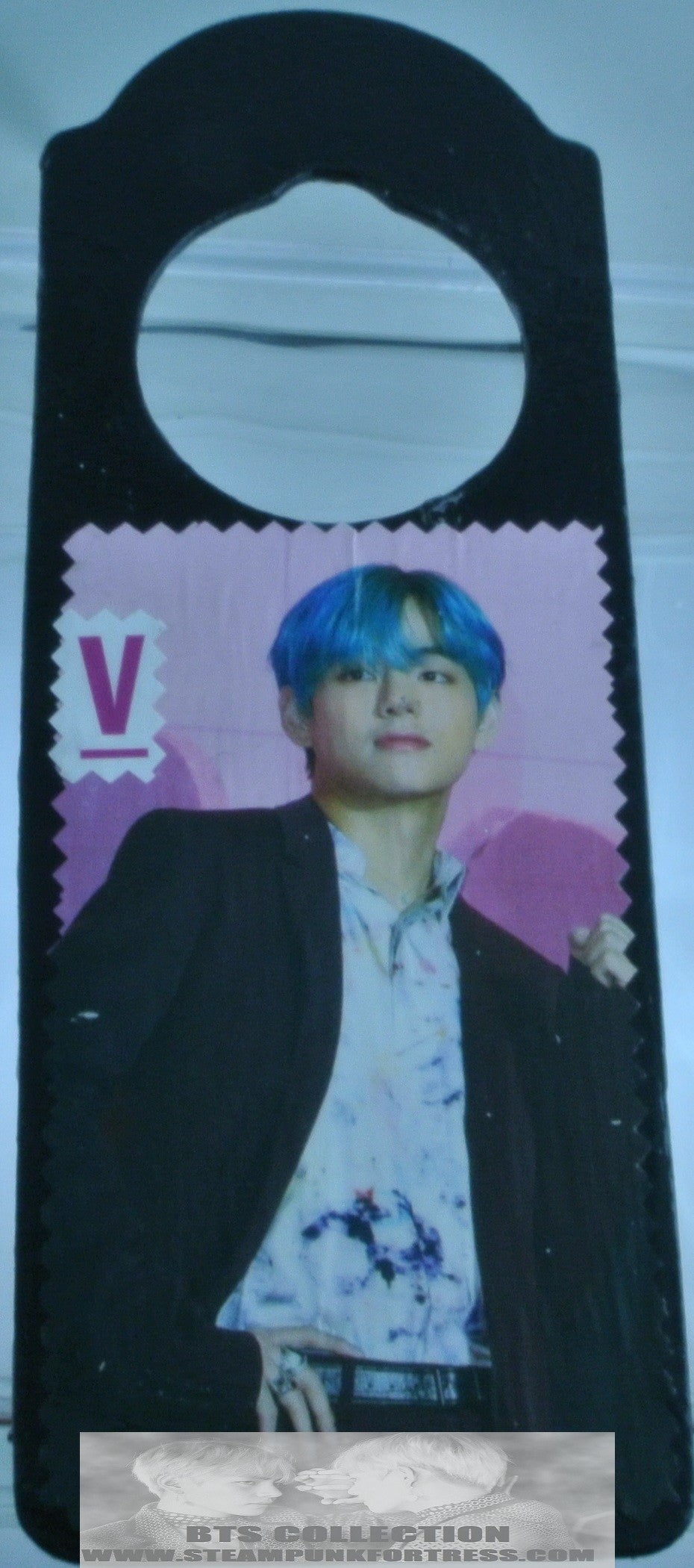 BTS V KIM TAEHYUNG BLACK 2 SIDED DOOR HANGER BLUE HAIR CAN PERSONALIZE WELCOME STAY OUT