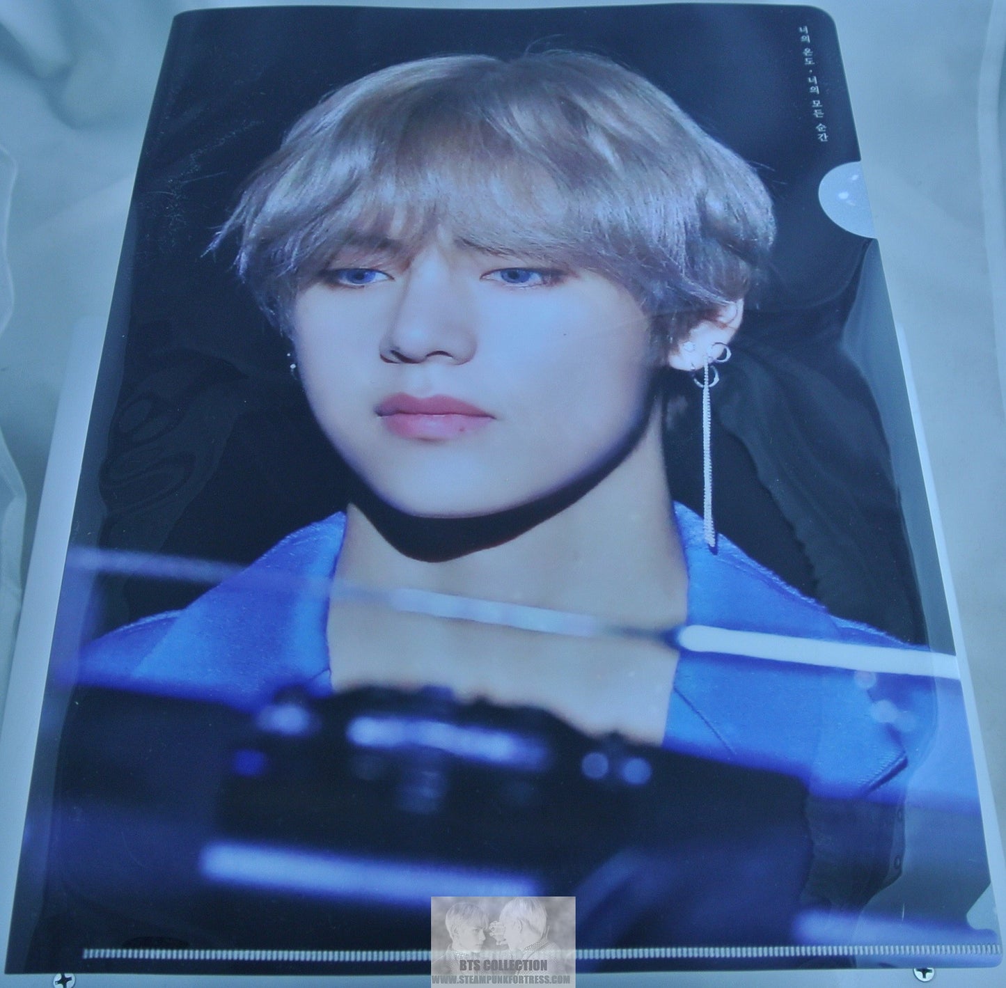 BTS FILE FOLDER V KIM TAEHYUNG BLOND HAIR BLUE JACKET NUNA V FANSITE VREATHTAKING