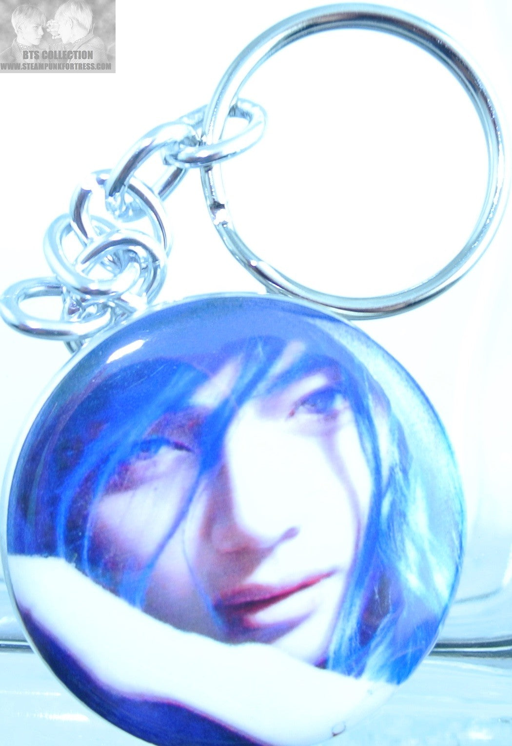 BTS BUTTON KEYCHAIN KEYRING V KIM TAEHYUNG BAZZAR BLUE HAIR CLOSEUP KEY CHAIN RING