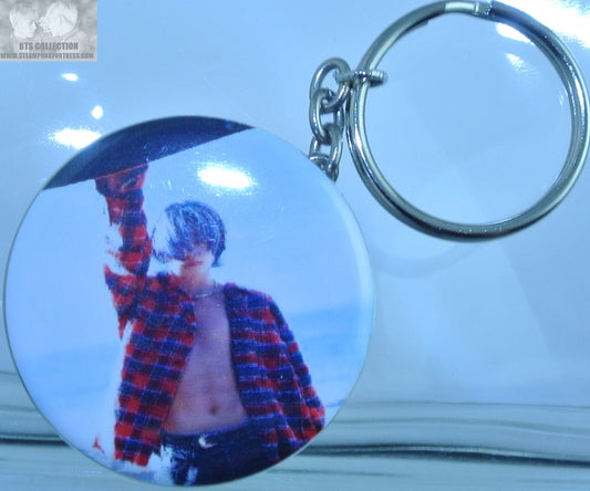 BTS BUTTON KEYCHAIN KEYRING V KIM TAEHYUNG BAZZAR SHIRTLESS SKATEBOARD KEY CHAIN RING