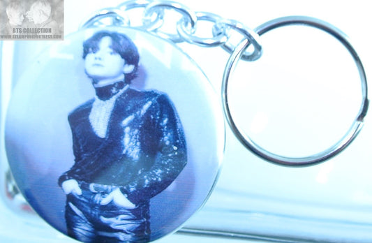 BTS BUTTON KEYCHAIN KEYRING V KIM TAEHYUNG CELINE PARIS BLACK WHITE KEY CHAIN RING