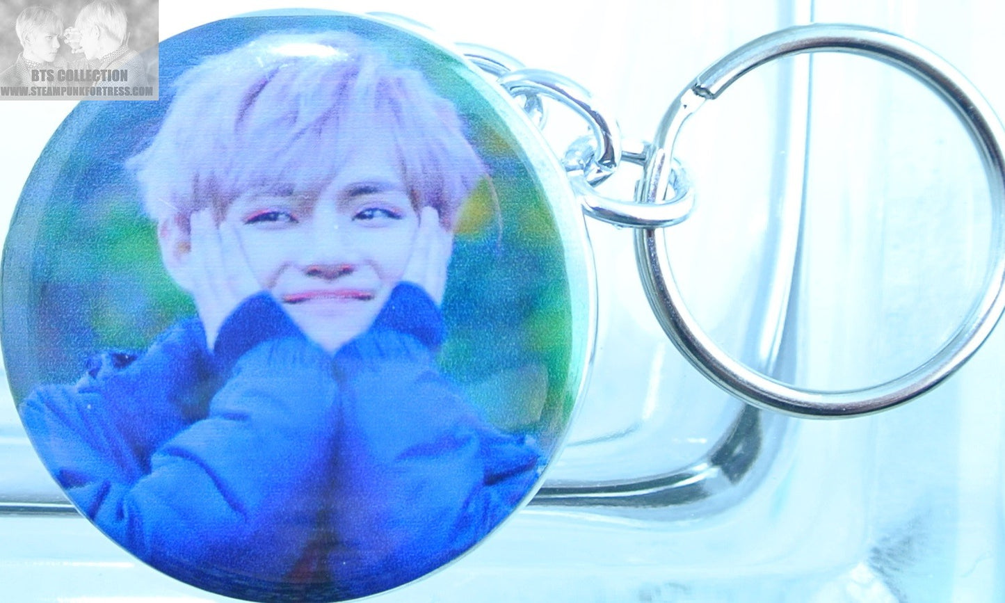 BTS BUTTON KEYCHAIN KEYRING V KIM TAEHYUNG BLUE JACKET HANDS ON CHEEKS KEY CHAIN RING