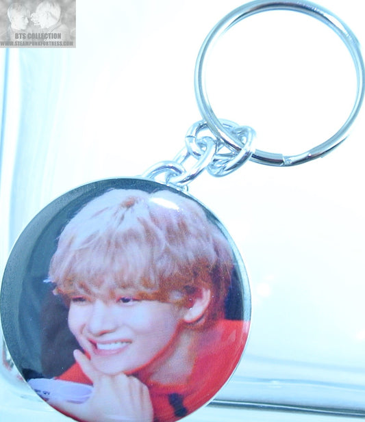 BTS BUTTON KEYCHAIN KEYRING V KIM TAEHYUNG RED SWEATER PHONE SMILE KEY CHAIN RING