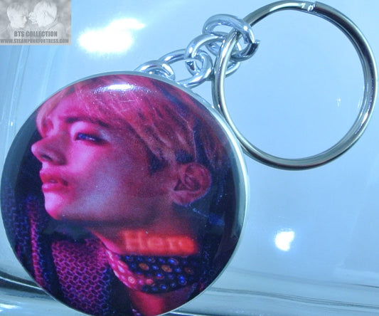 BTS BUTTON KEYCHAIN KEYRING V KIM TAEHYUNG WINGS SUIT HERE KEY CHAIN RING