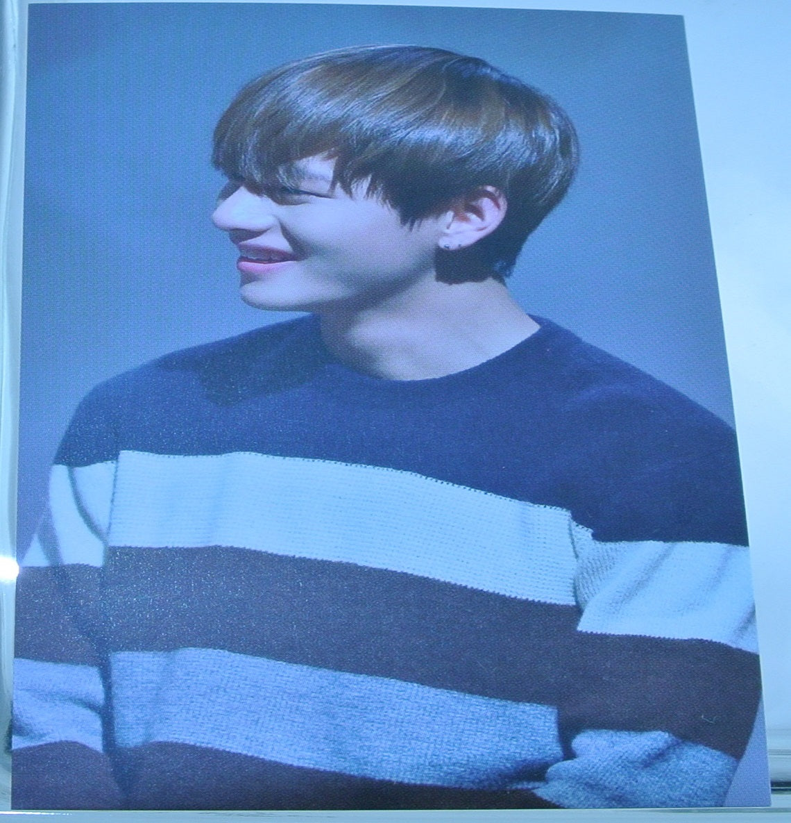 BTS PHOTOCARD V KIM TAEHYUNG STRIPED SWEATER FANSIGN SMILE VUNA BOY FANSITE PHOTO CARD TAE-HYUNG