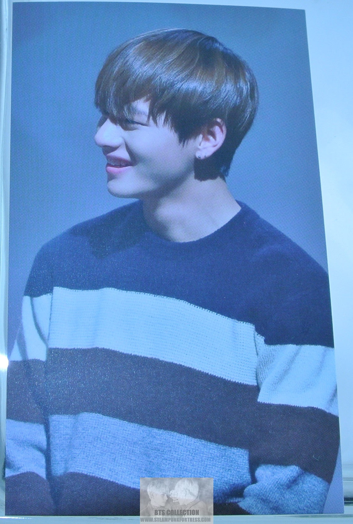 BTS PHOTOCARD V KIM TAEHYUNG STRIPED SWEATER FANSIGN SMILE VUNA BOY FANSITE PHOTO CARD TAE-HYUNG