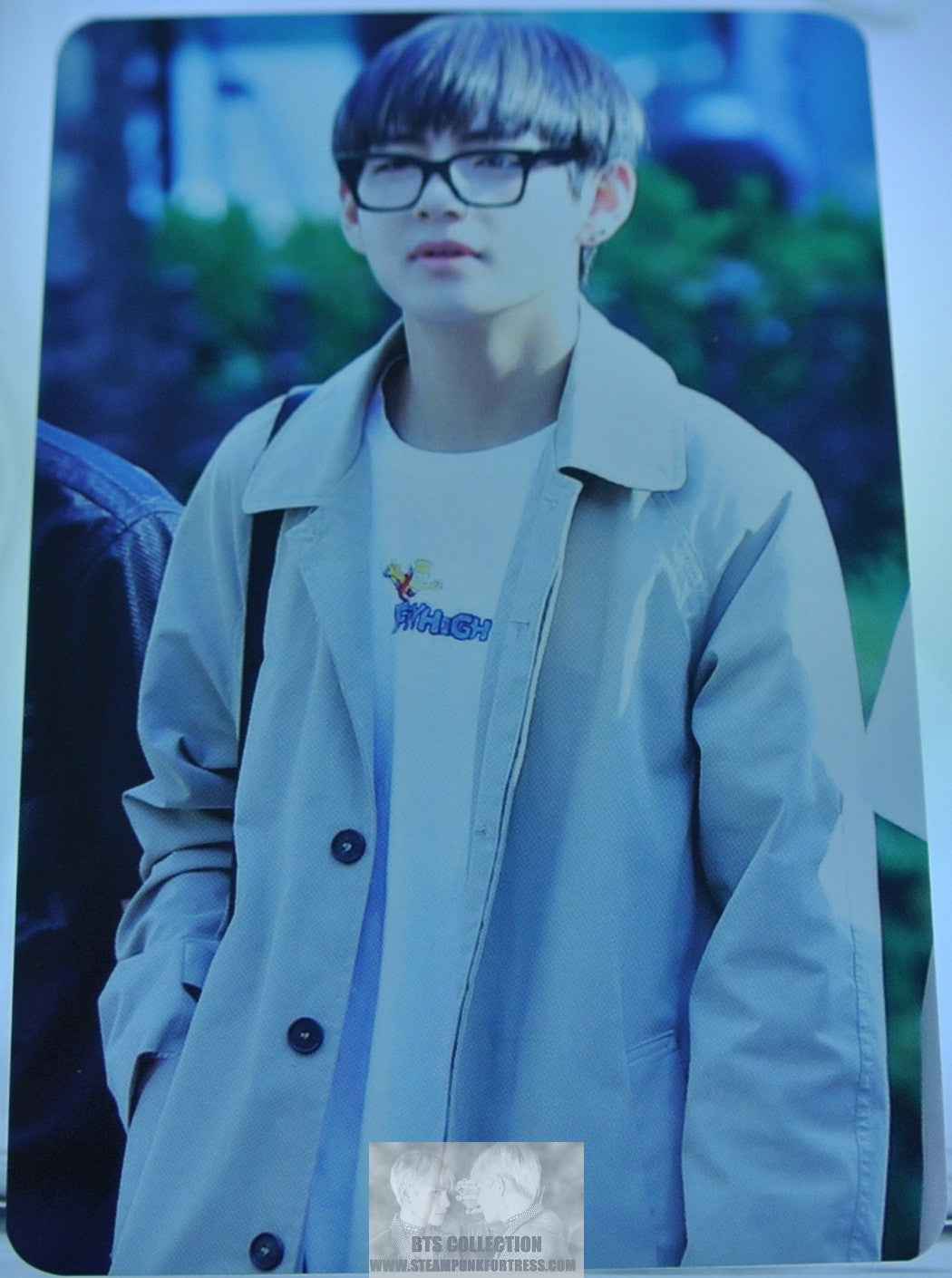 BTS PHOTOCARD V KIM TAEHYUNG VELICITAS FANSITE GLASSES TAN JACKET ONE OF A KIND PHOTO CARD