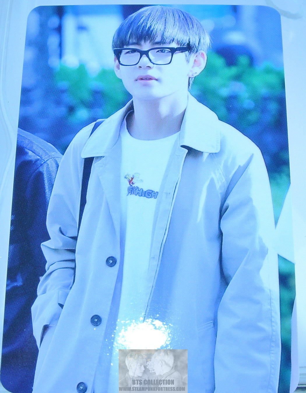 BTS PHOTOCARD V KIM TAEHYUNG VELICITAS FANSITE GLASSES TAN JACKET ONE OF A KIND PHOTO CARD