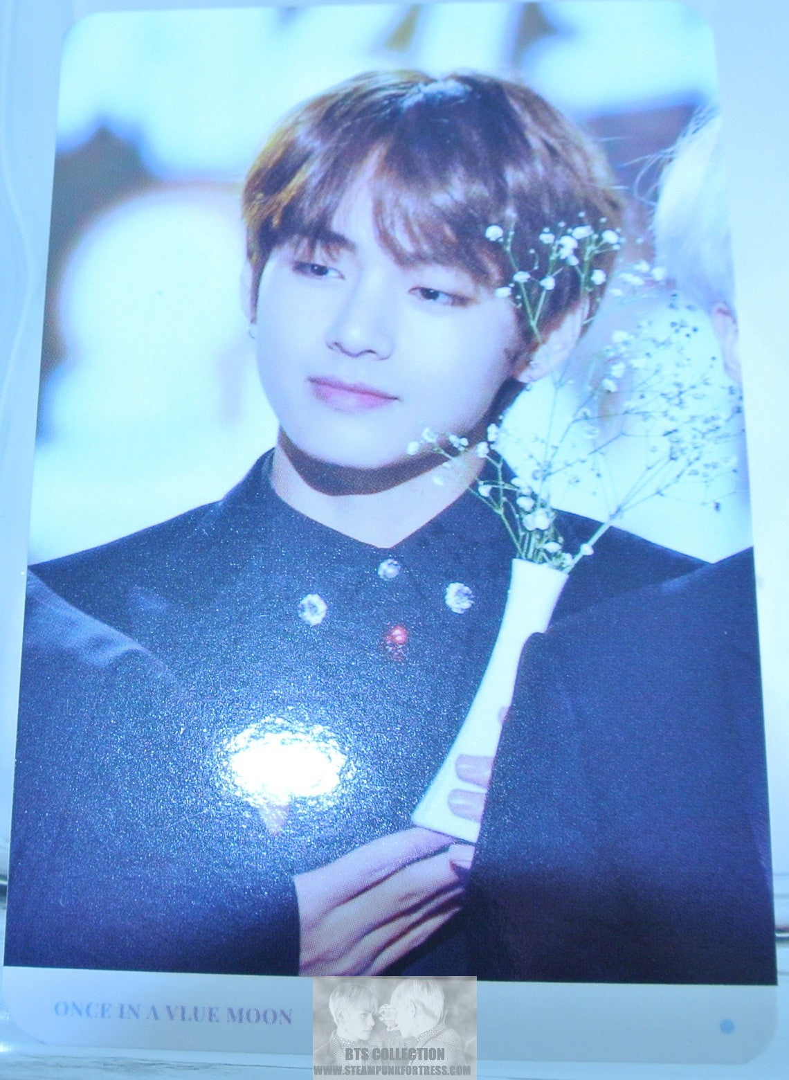 BTS PHOTOCARD V KIM TAEHYUNG VIA FANSITE SPARKLER AWARD BLACK JACKET ONCE IN A VLUE MOON PHOTO CARD