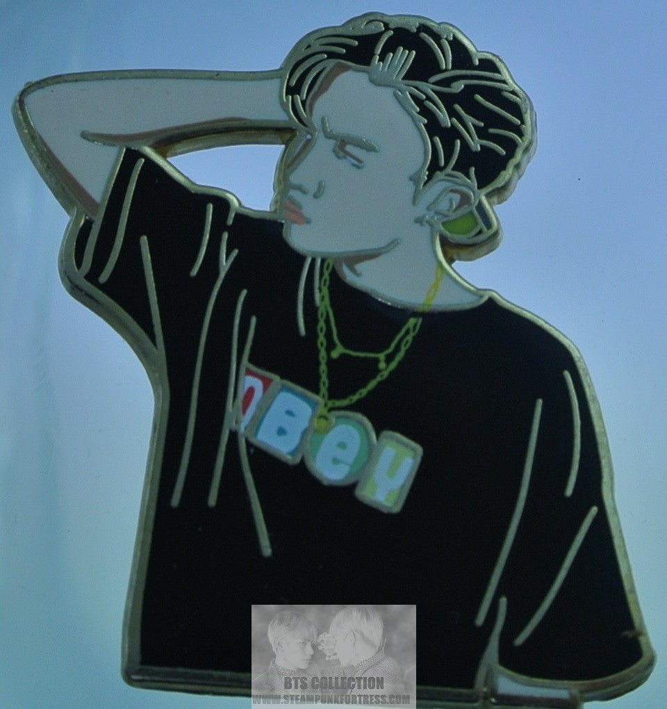 BTS ENAMEL PIN GOLD J-HOPE JUNG HOSEOK DYNAMITE BLACK T SHIRT BADGE BUTTON