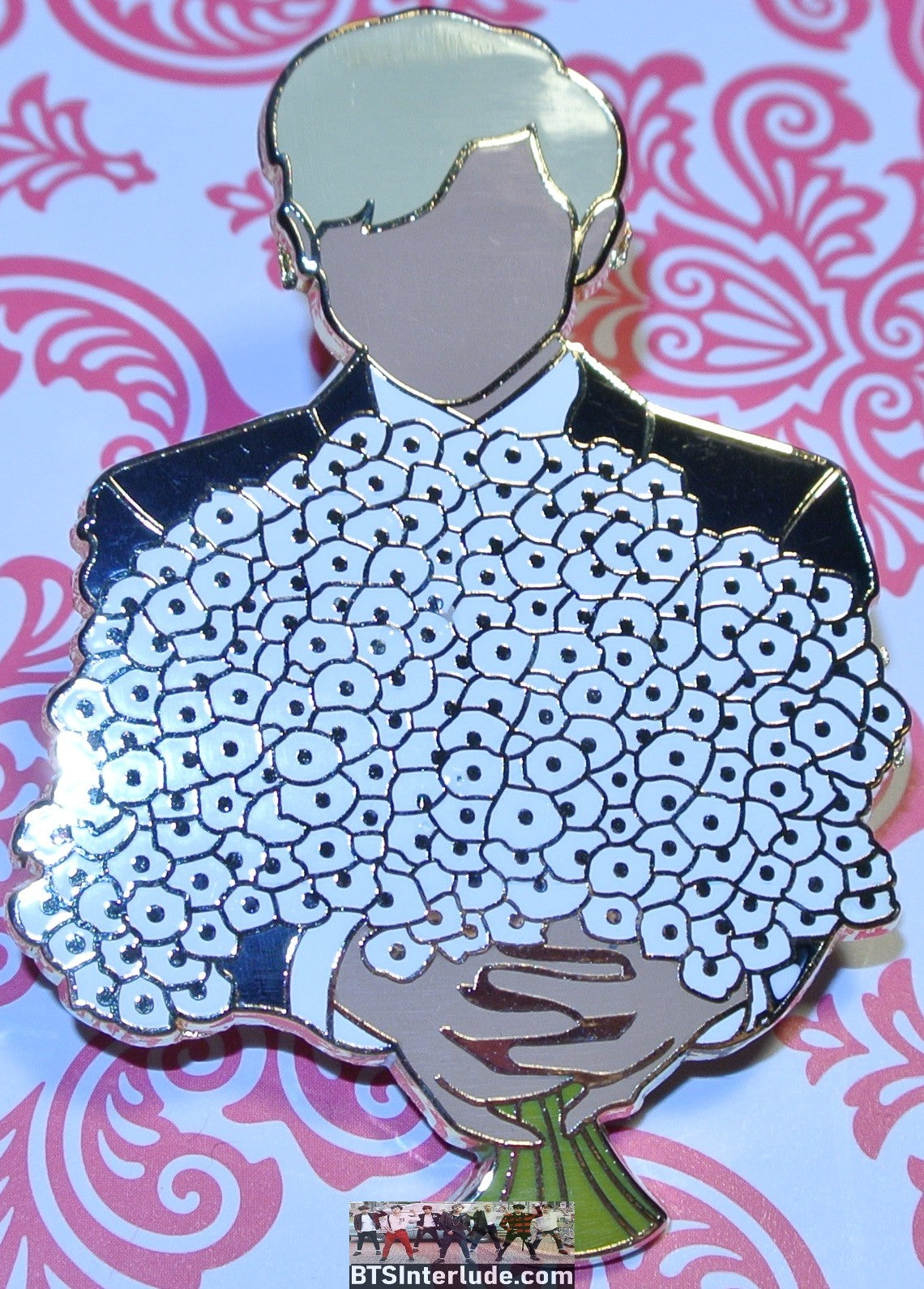 BTS ENAMEL PIN GOLD RM KIM NAMJOON BLOND HAIR WHITE FLOWERS BOUQUET A MONSTUR PLAZA BADGE BUTTON