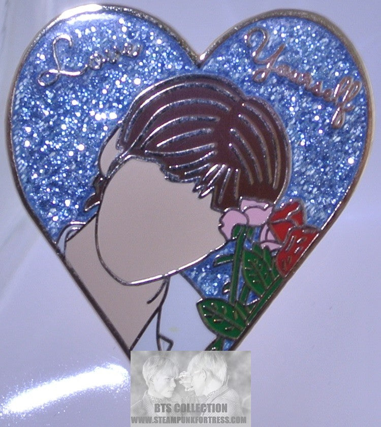 BTS ENAMEL PIN BADGE BUTTON KIM TAEHYUNG V GOLD LOVE YOURSELF HEART BLUE GLITTER