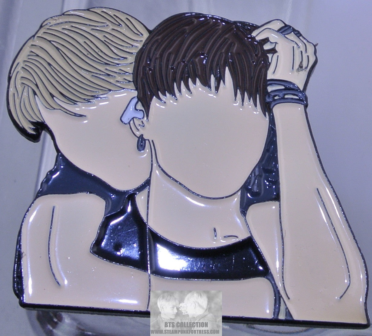 BTS ENAMEL PIN BADGE BUTTON GUNMETAL PARK JIMIN BACK HUG JEON JUNGKOOK ON STAGE