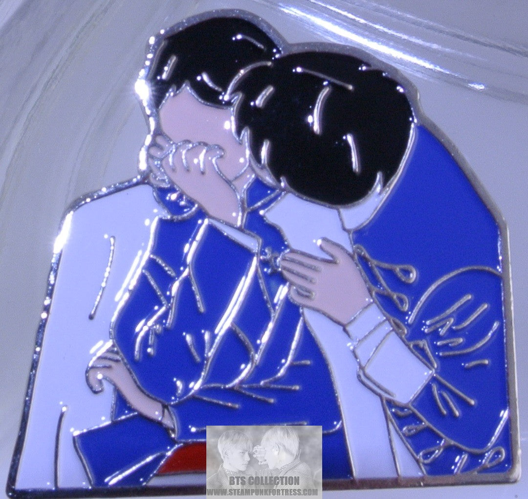 BTS NEW ENAMEL PIN JEON JUNGKOOK KISSING V KIM TAEHYUNG CHEEK JAPAN FANMEET SILVER BADGE BUTTON