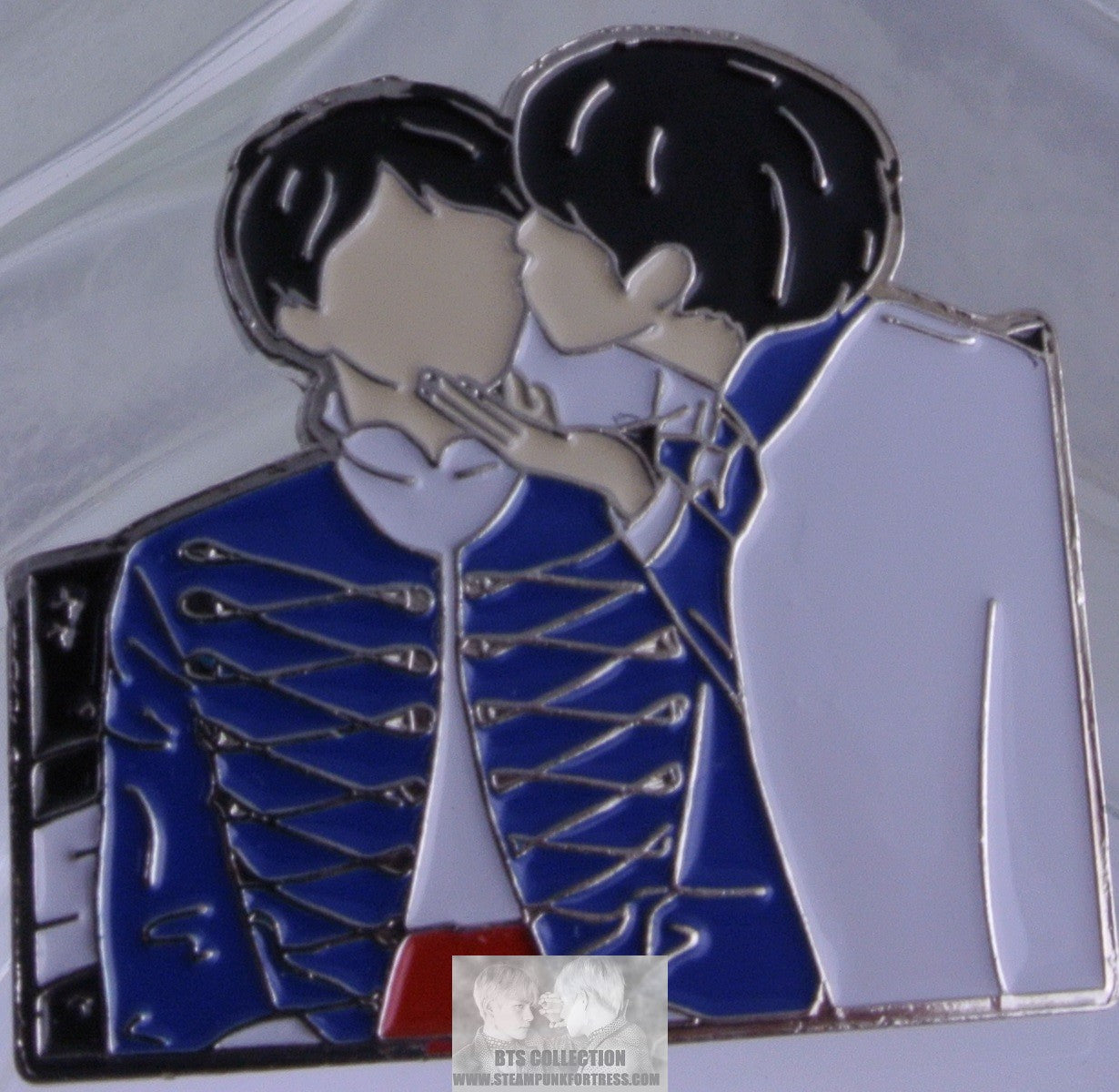 BTS ENAMEL PIN SILVER V KIM TAEHYUNG KISSING JEON JUNGKOOK CHEEK JAPAN FANMEET NEW BADGE BUTTON