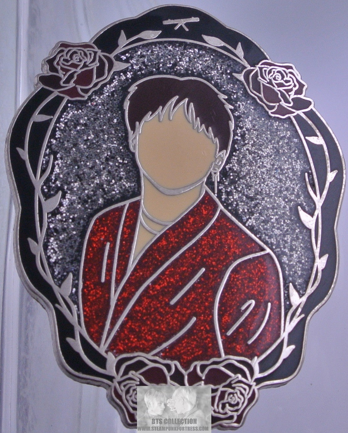 BTS ENAMEL PIN BADGE BUTTON SUGA MIN YOONGI SILVER SEESAW RED GLITTER SUIT FRAME SILVER GLITTER ELYSIAN PINS