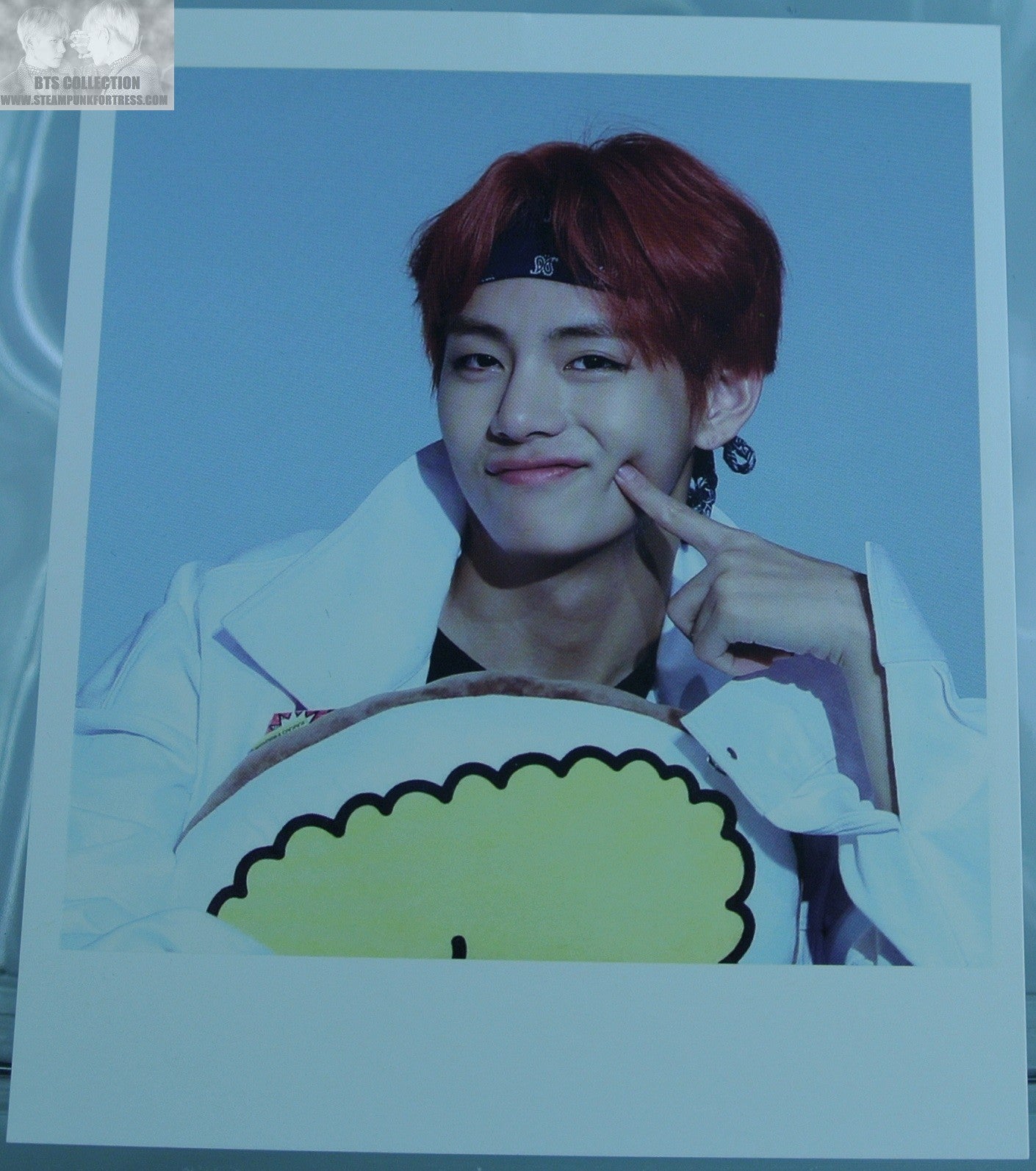 BTS V KIM TAEHYUNG POLAROID FANSIGN RED HAIR HEADBAND CHEEK POKE TAETAELAND FANSITE VANILLA SKY PHOTO