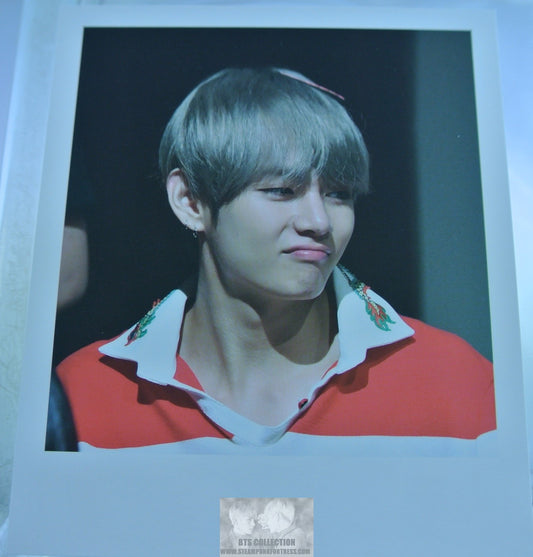 BTS POLAROID V KIM TAEHYUNG VIA FANSITE NOSE WRINKLE RED STRIPES FANSIGN ONCE IN A VLUE MOON PHOTO