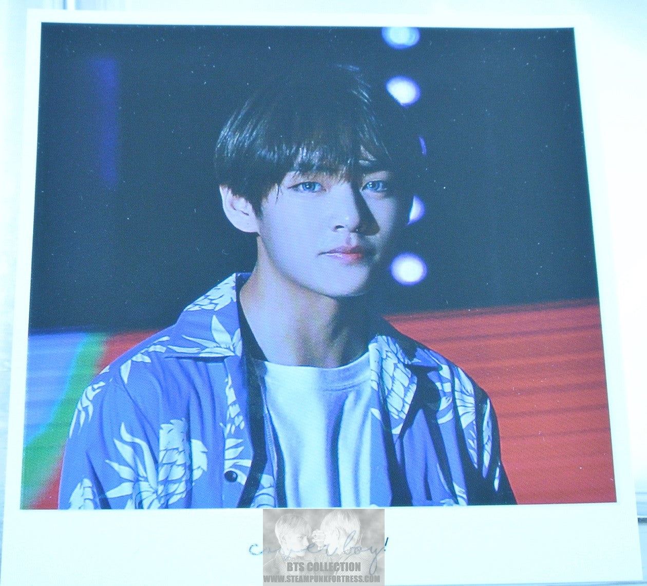 BTS POLAROID V KIM TAEHYUNG VTAC FANSITE BLUE WHITE HAWAIIAN SHIRT FANSIGN COVERBOY PHOTO