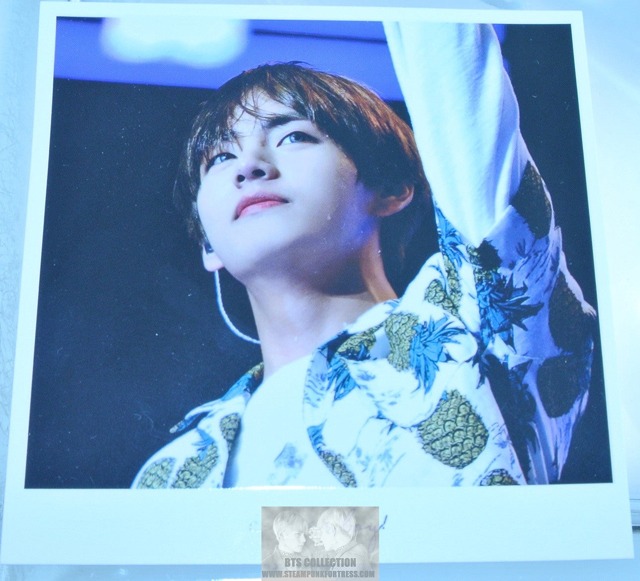 BTS POLAROID V KIM TAEHYUNG VTAC FANSITE PINEAPPLE HAWAIIAN SHIRT FANSIGN COVERBOY PHOTO