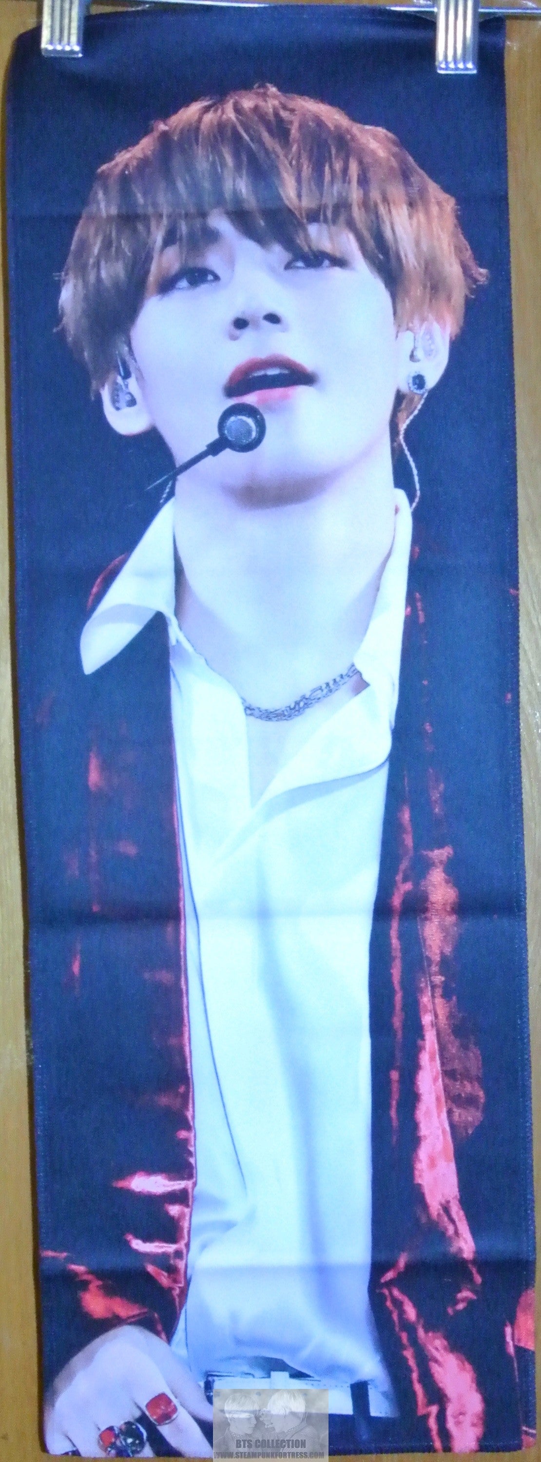 BTS SLOGAN FABRIC V KIM TAEHYUNG RED CRUSHED VELVET JACKET FANSITE SLOGAN BANNER LIMITED EDITION