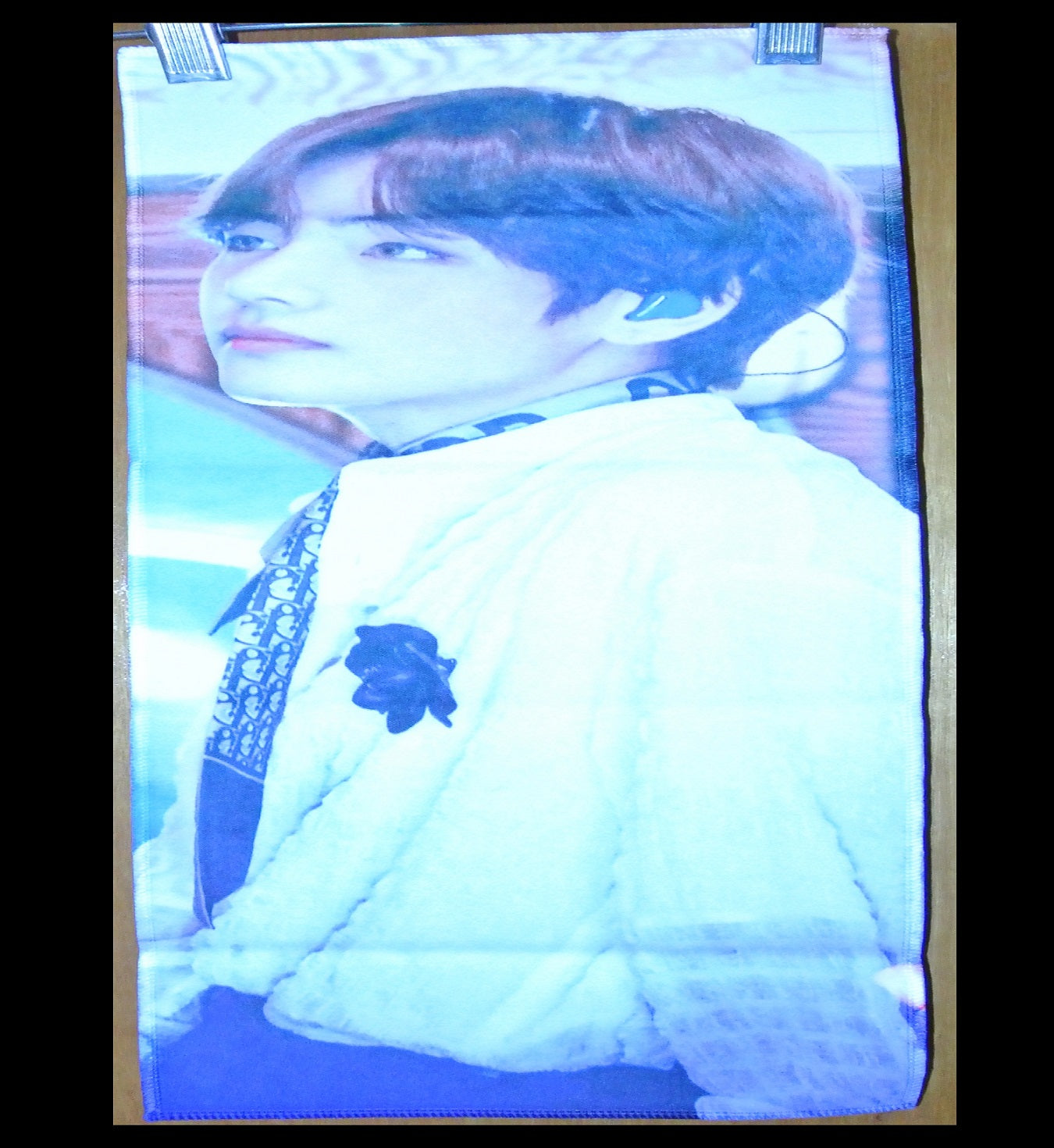 BTS SLOGAN FABRIC V KIM TAEHYUNG WHITE SILVER SHIRT FANSITE SIGN BANNER LIMITED EDITION