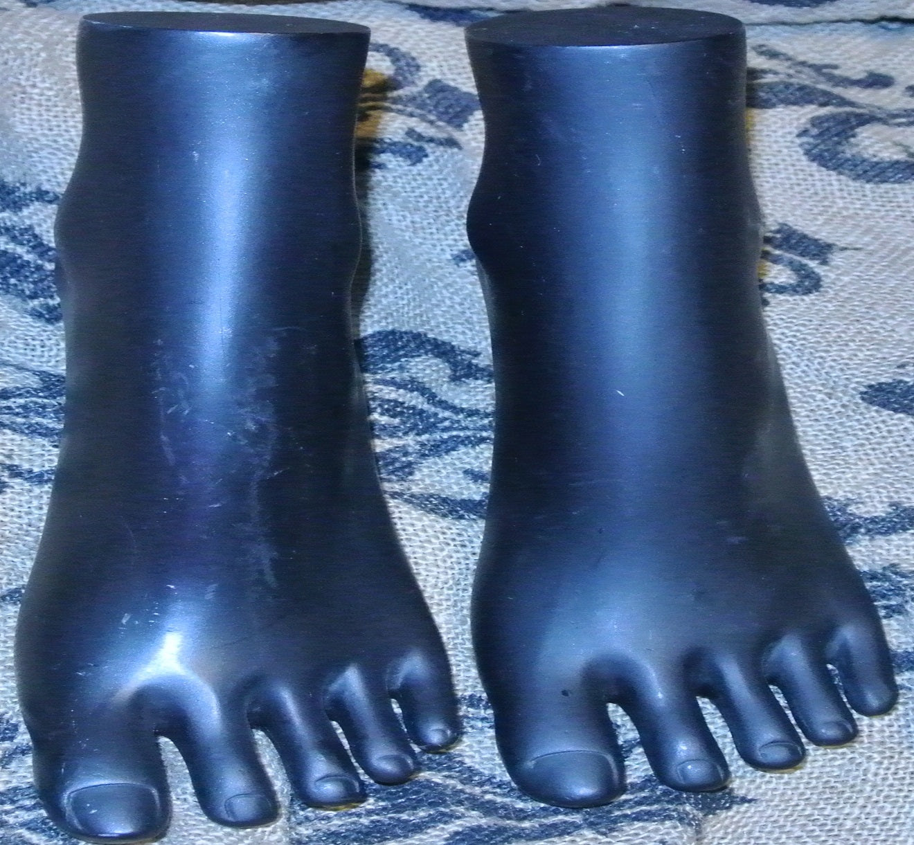 DISPLAY BLACK FEET SET OF 2 LEFT FOOT ANKLET TOE RINGS JEWELRY RETAIL SHOWS CONVENTIONS