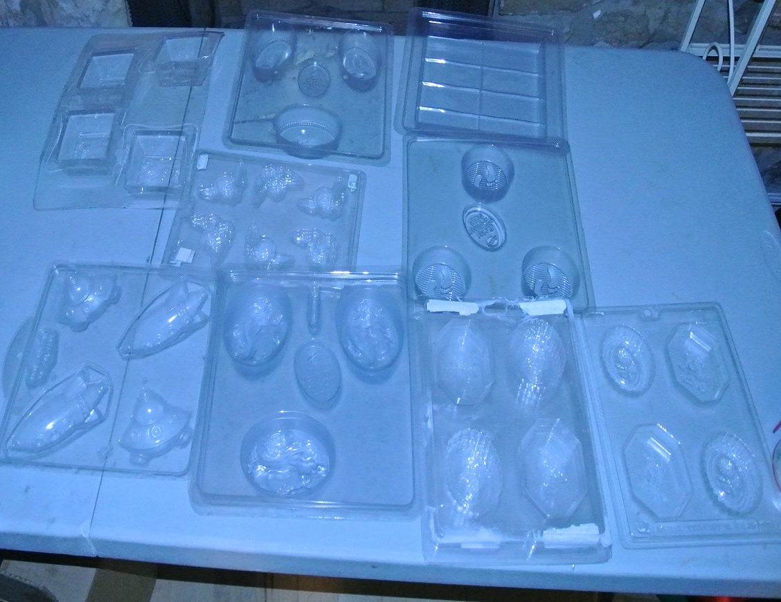 SOAP MOLDS LOT OF 16 ROCKET SHIPS CAMEO CHERUBS FLEUR DE LIS FLOWERS PLAIN BLOCK