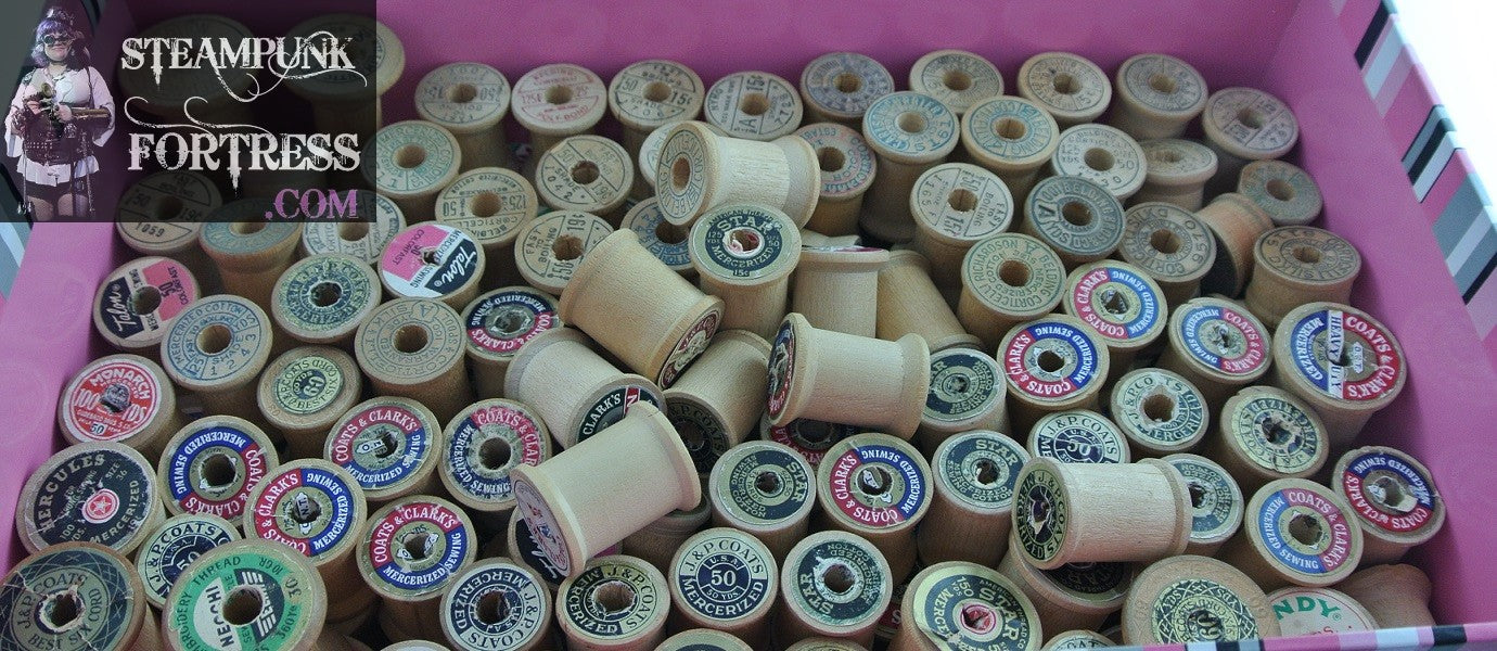 LOT OF 224 VINTAGE WOOD SPOOLS EMPTY SEWING OVER 5 POUNDS CRAFTS JEWELRY COATS & CLARK STAR MORE