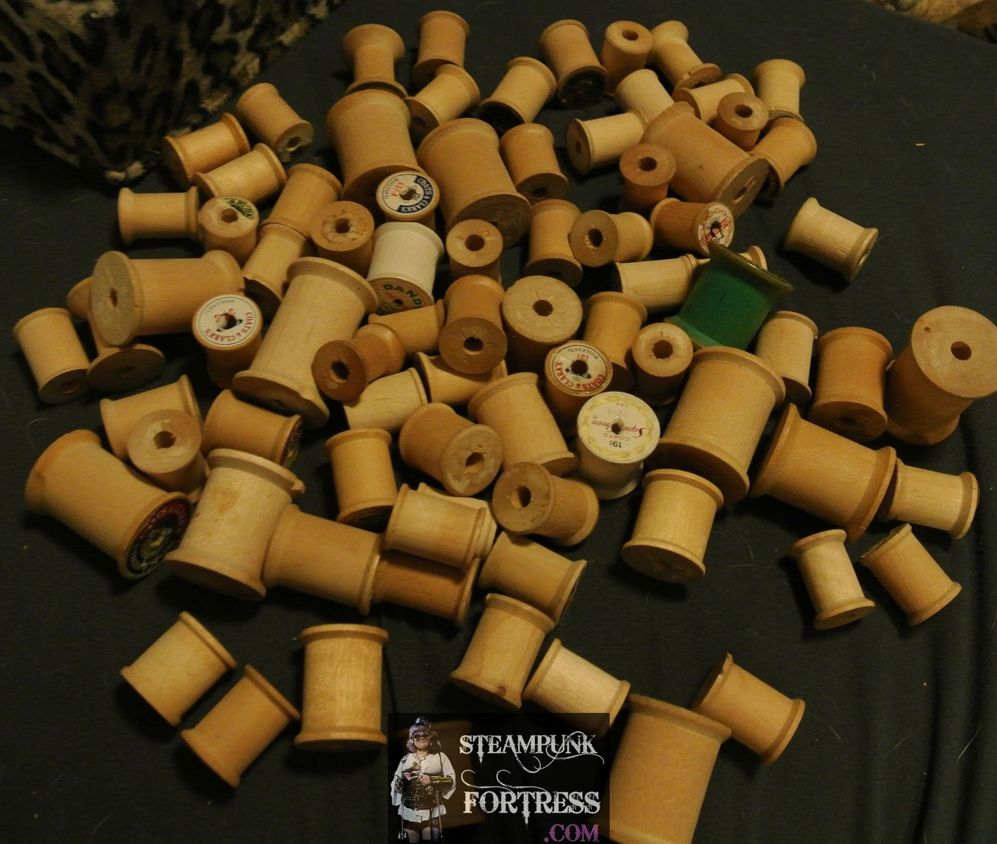 LOT OF 224 VINTAGE WOOD SPOOLS EMPTY SEWING OVER 5 POUNDS CRAFTS JEWELRY COATS & CLARK STAR MORE