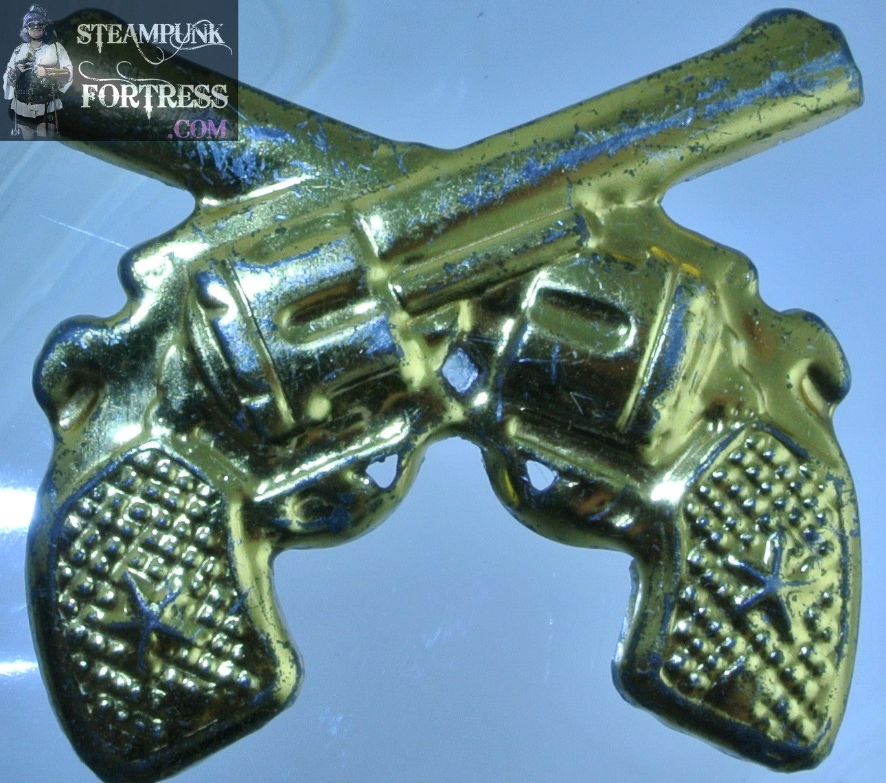 GOLD DUELING GUNS CROSSED PISTOLS WESTERN COWBOY PIN BROOCH STARR WILDE STEAMPUNK FORTRESS HALLOWEEN