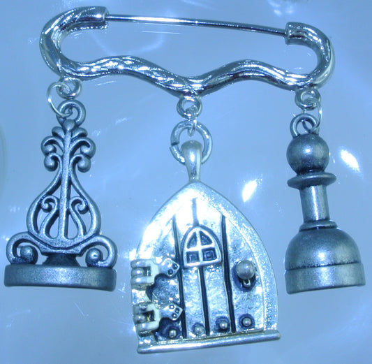 SILVER KILT FAIRY DOOR LOCKET POINTED 2 CHESS PIECES PIN BROOCH KILT STARR WILDE STEAMPUNK FORTRESS